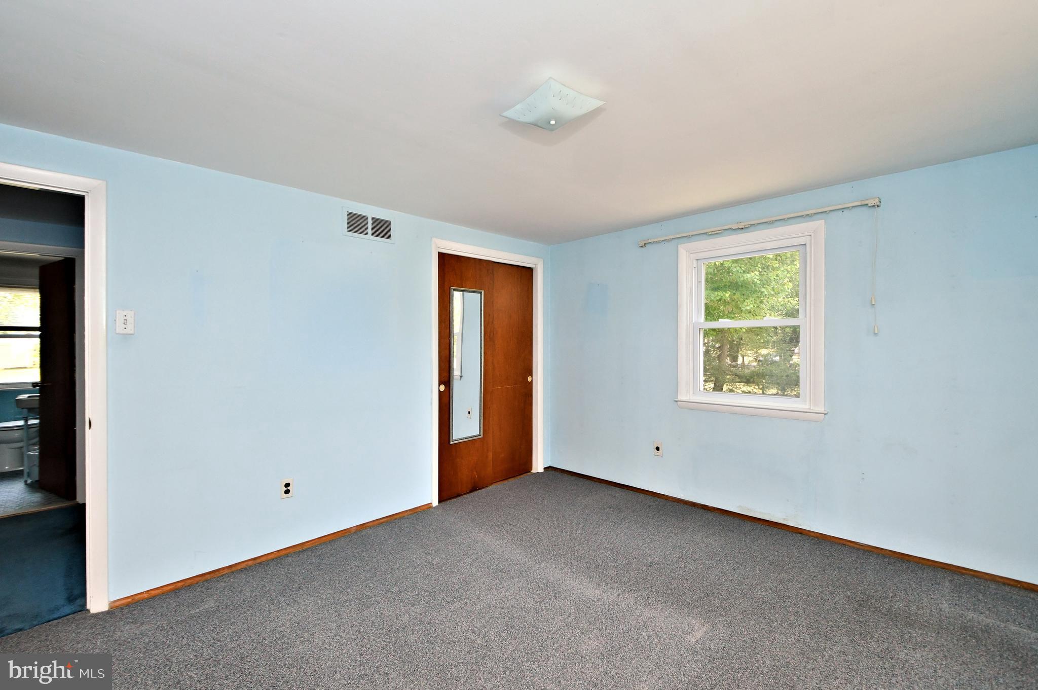 20 East Patricia Road Southampton, PA 18966 - Photo 16 of 30 Front bedroom