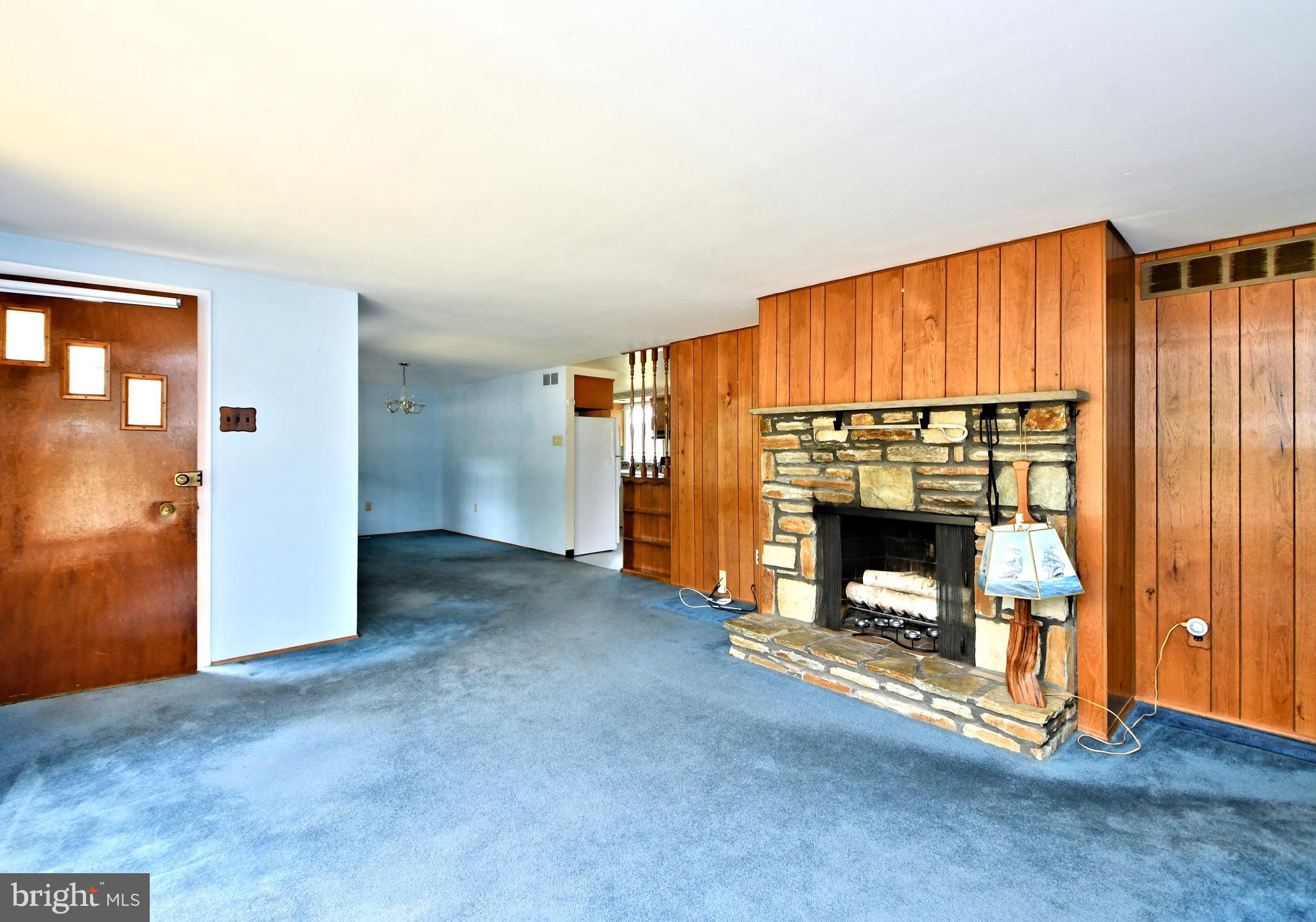 20 East Patricia Road Southampton, PA 18966 - Photo 6 of 30 Wood-burning fireplace