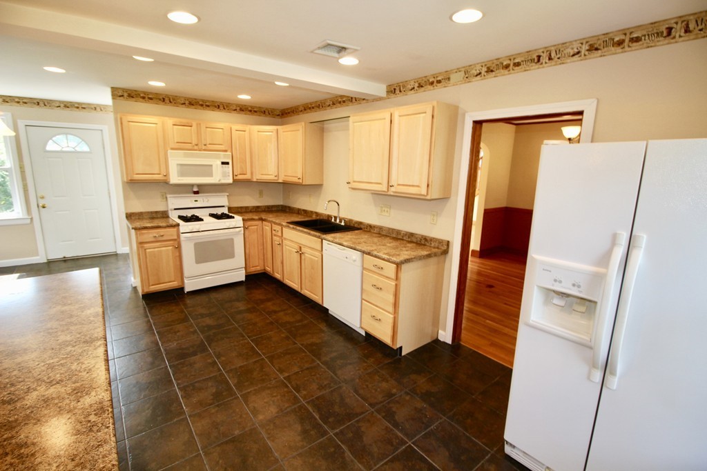11 Allen Road Billerica, MA 01821 - Photo 3 of 30 Gallery Image 3