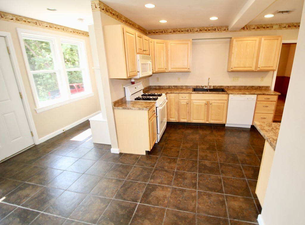 11 Allen Road Billerica, MA 01821 - Photo 4 of 30 Gallery Image 4