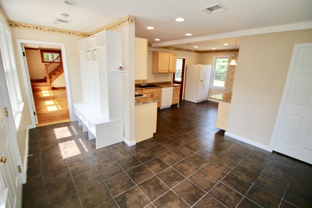 11 Allen Road Billerica, MA 01821 - Photo 5 of 30 Gallery Image 5