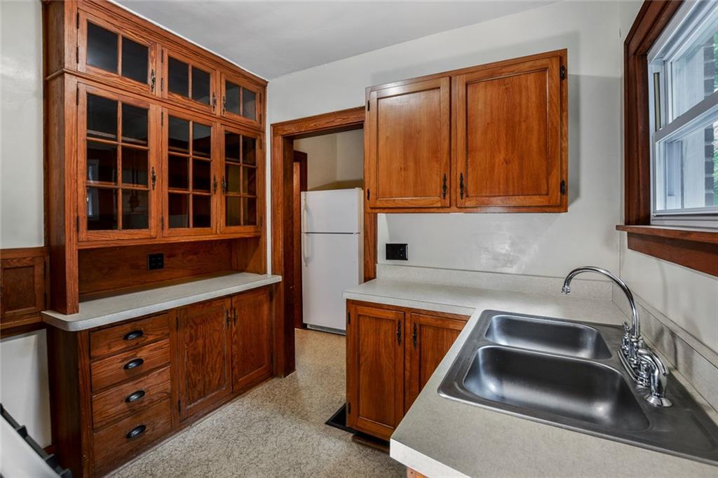 2928 Marshall Road Pittsburgh, PA 15214 - Photo 10 of 24 Gallery Image 10