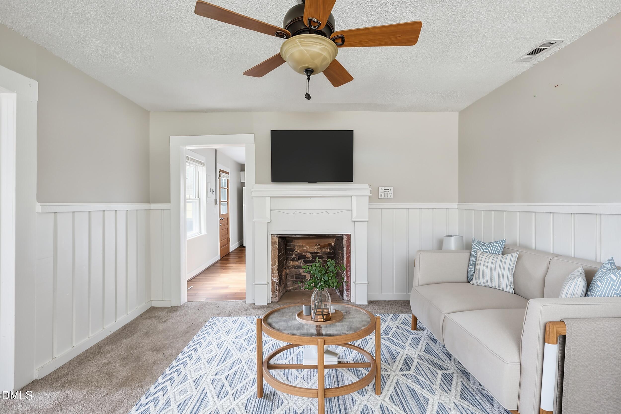 5 -4956 Thom Rd_ Interior