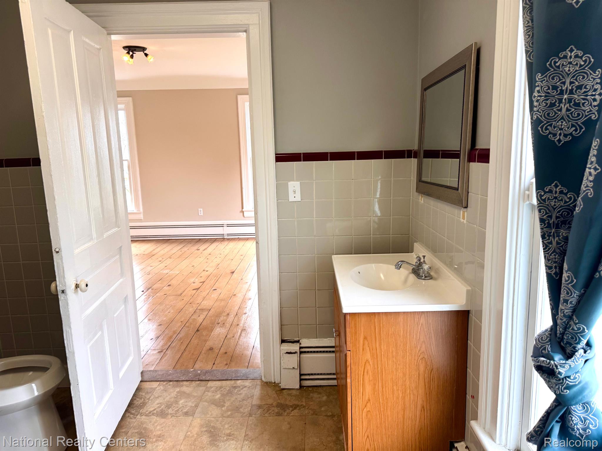 3920 East Commerce Road Commerce Township, MI 48382 - Photo 11 of 36 Bathroom off of family room