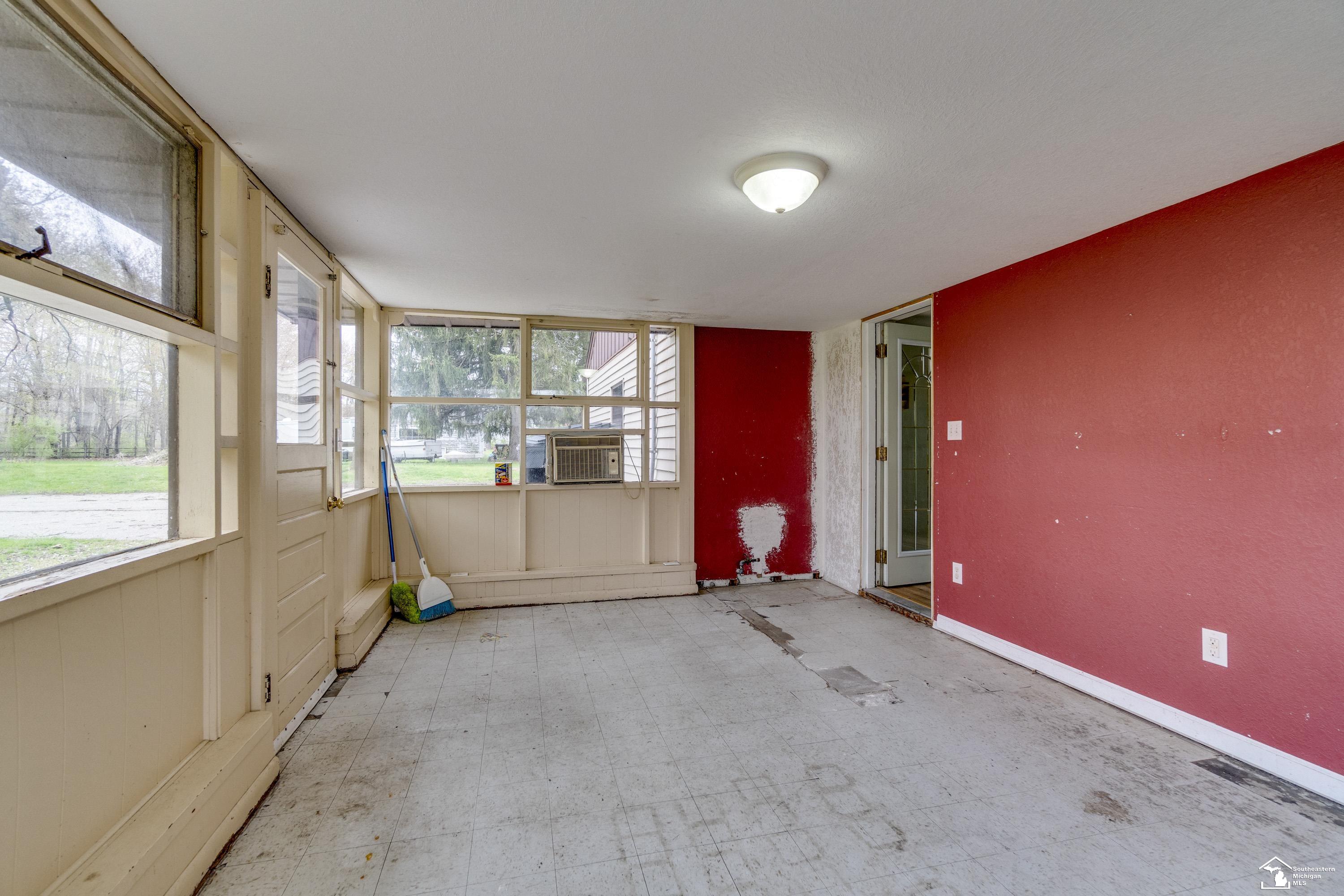 9835 Summerfield Road Temperance, MI 48182 - Photo 24 of 32 50107640-23.JPG