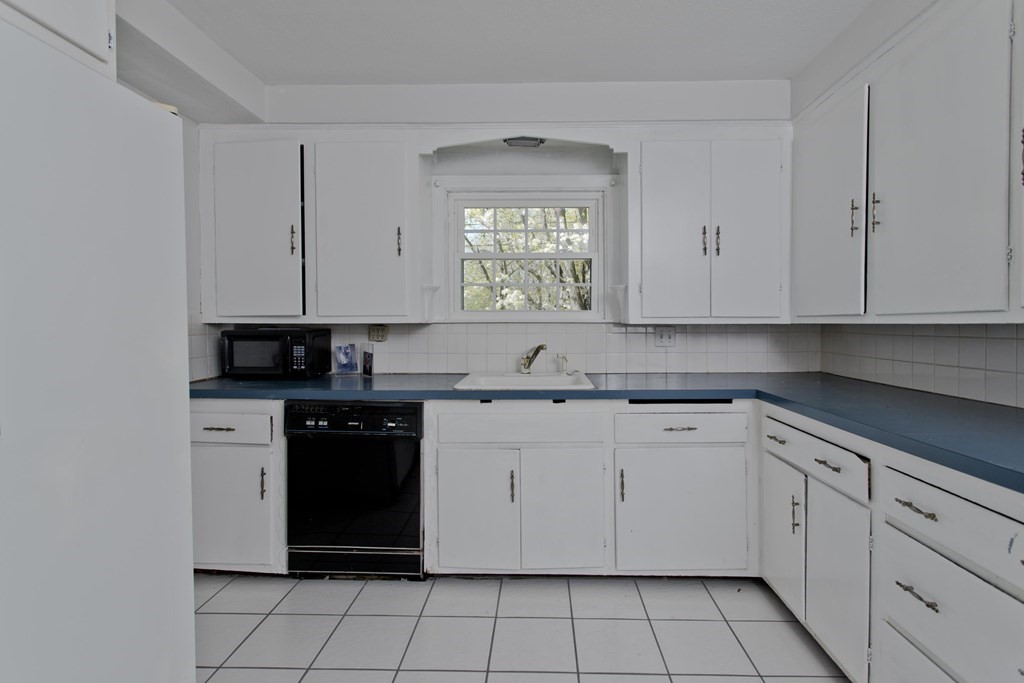 21 Puritan Road Springfield, MA 01119 - Photo 11 of 42