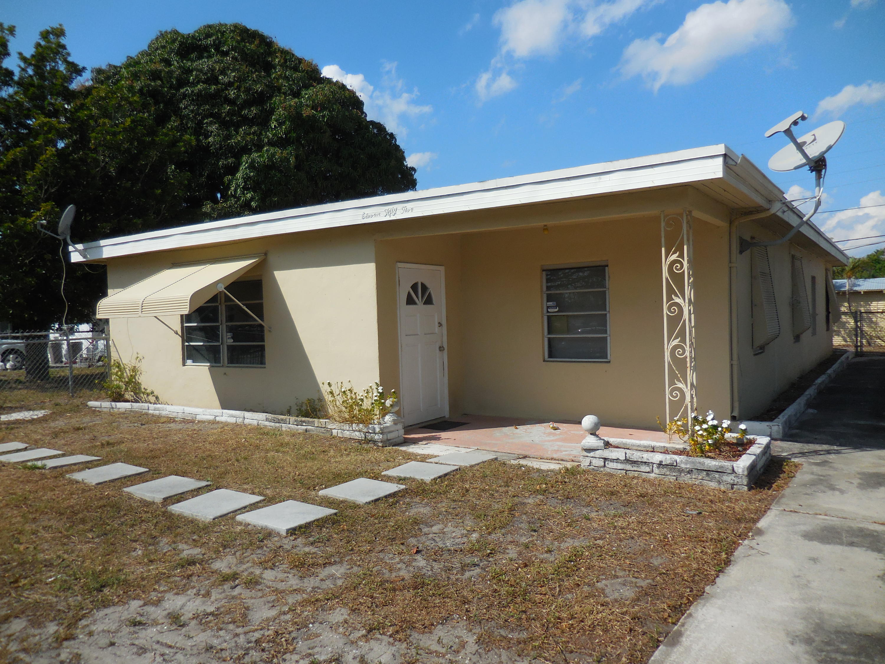 1155 Peak Road Lake Worth, FL 33462 - Photo 1 of 28 2017-02-19 15.54.10