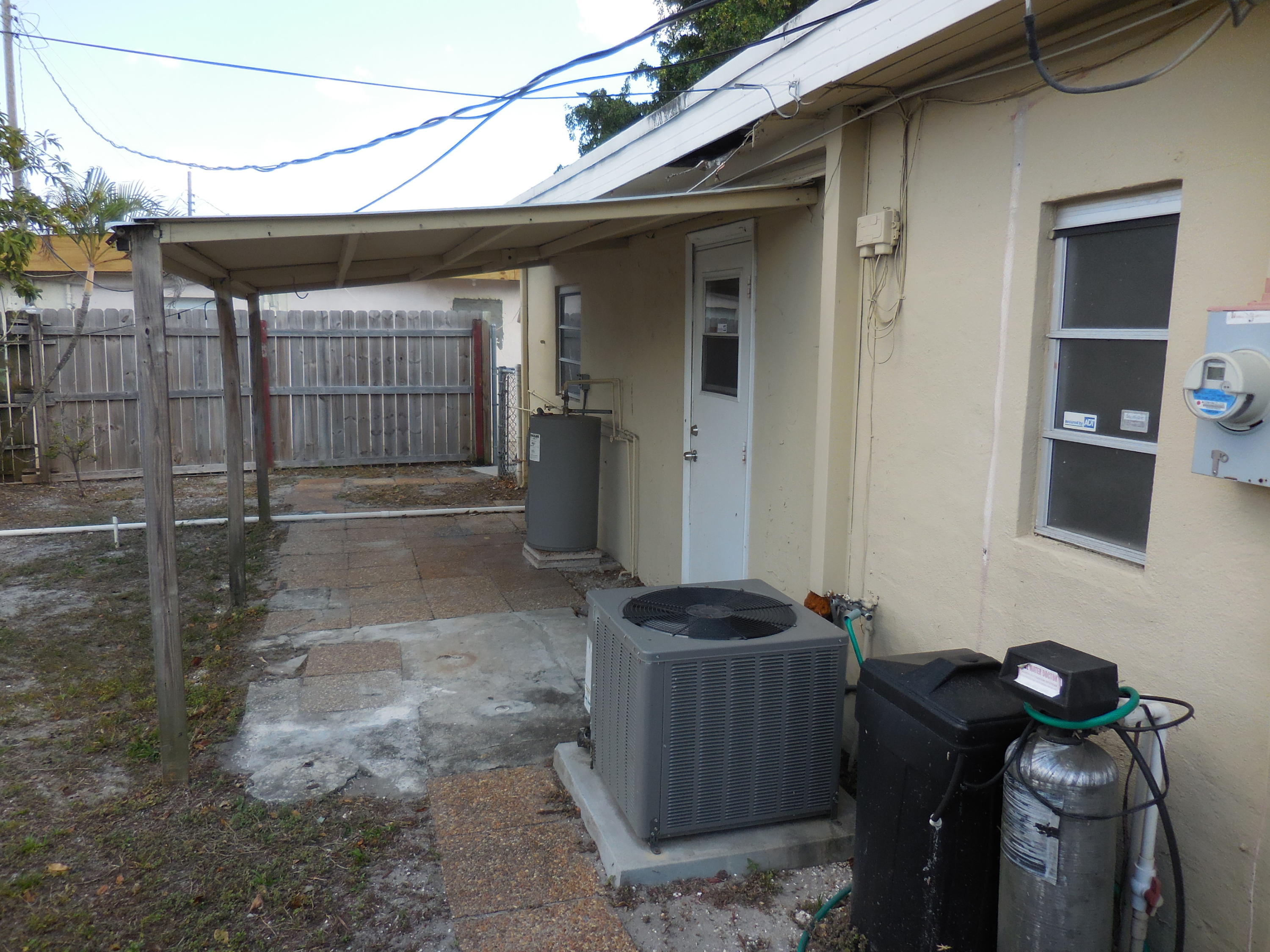 1155 Peak Road Lake Worth, FL 33462 - Photo 18 of 28 2017-02-19 16.04.18