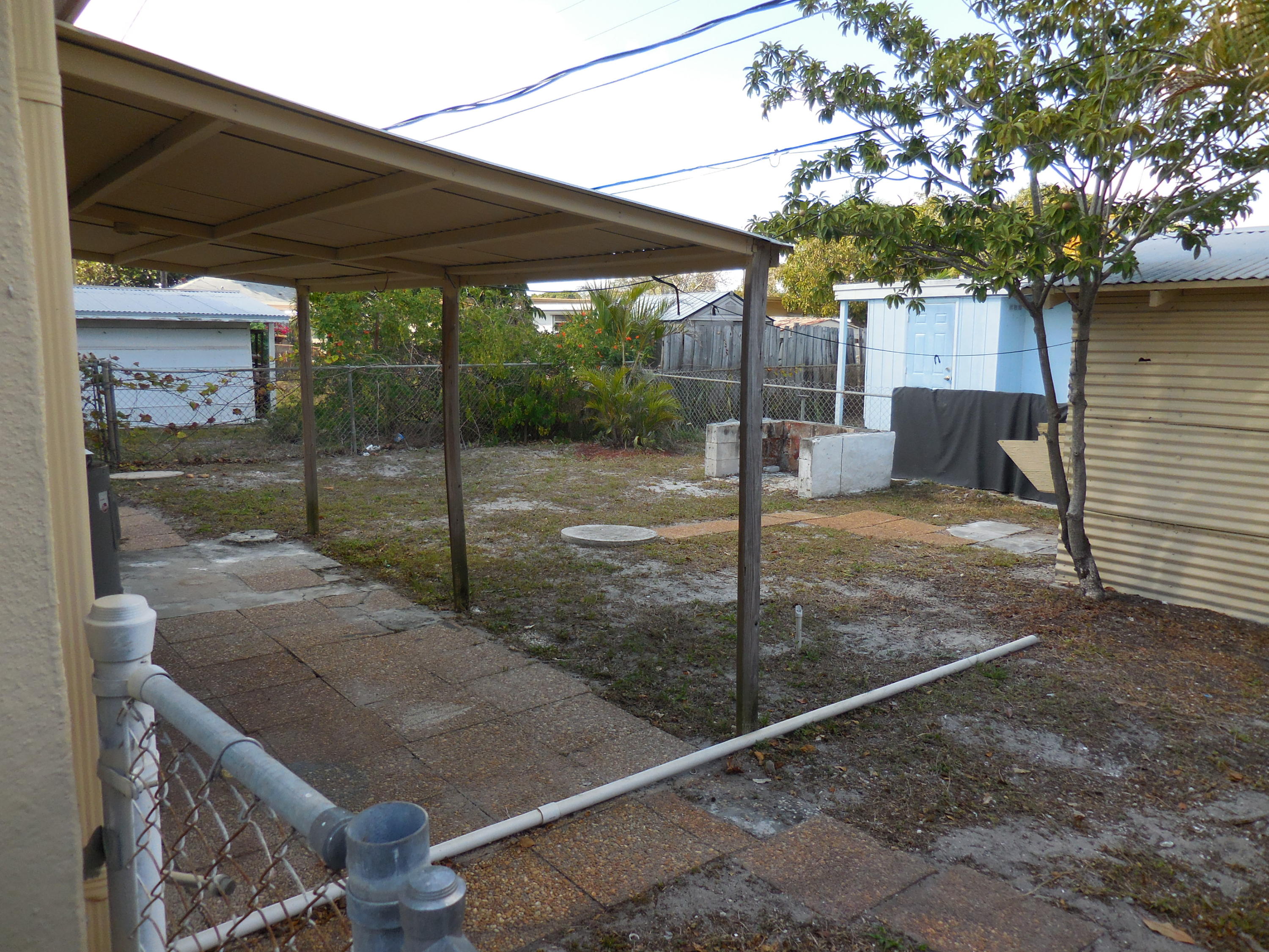 1155 Peak Road Lake Worth, FL 33462 - Photo 25 of 28 2017-02-19 16.05.01