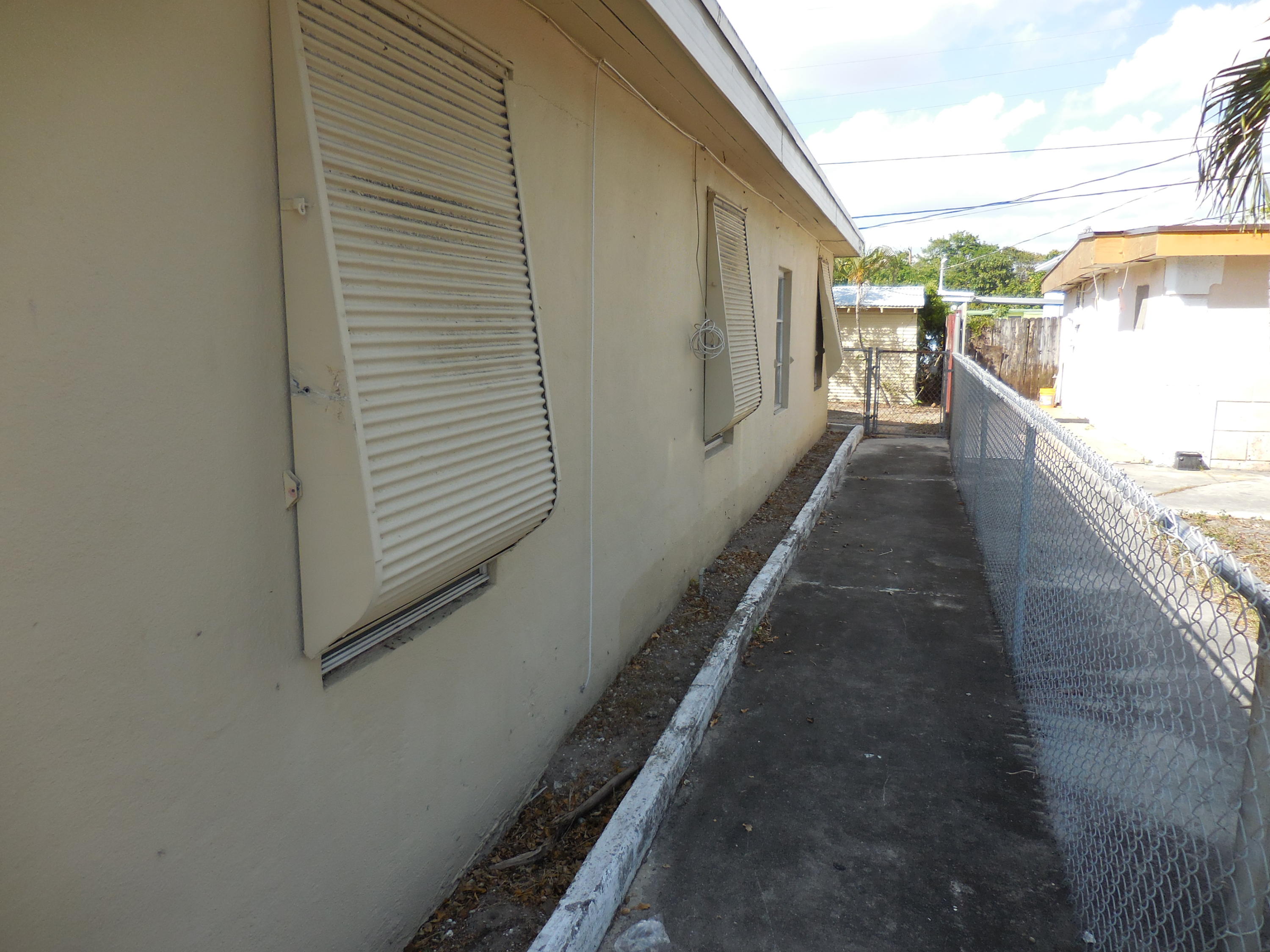 1155 Peak Road Lake Worth, FL 33462 - Photo 26 of 28 2017-02-19 16.05.14