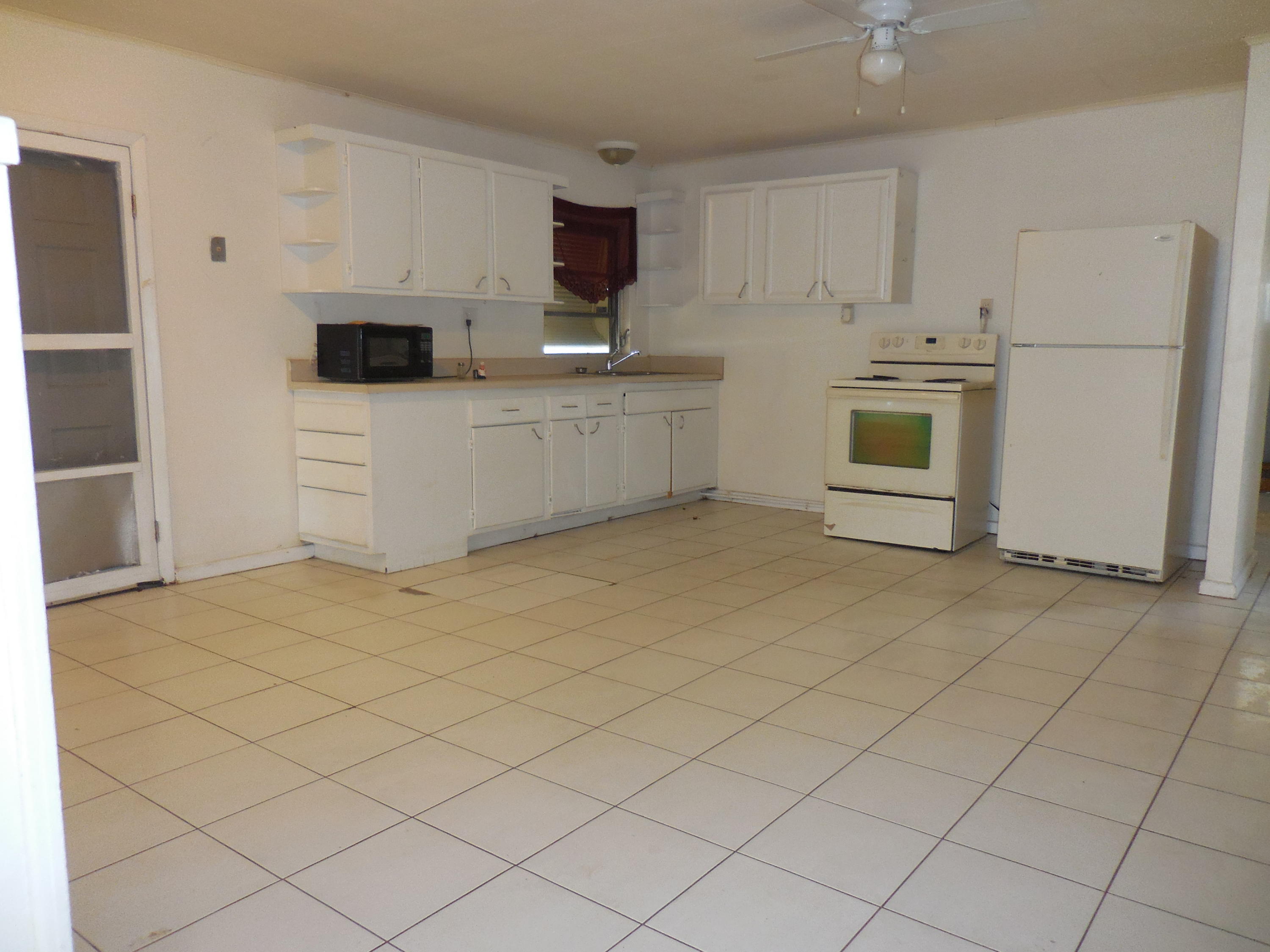 1155 Peak Road Lake Worth, FL 33462 - Photo 3 of 28 2017-02-19 15.58.38