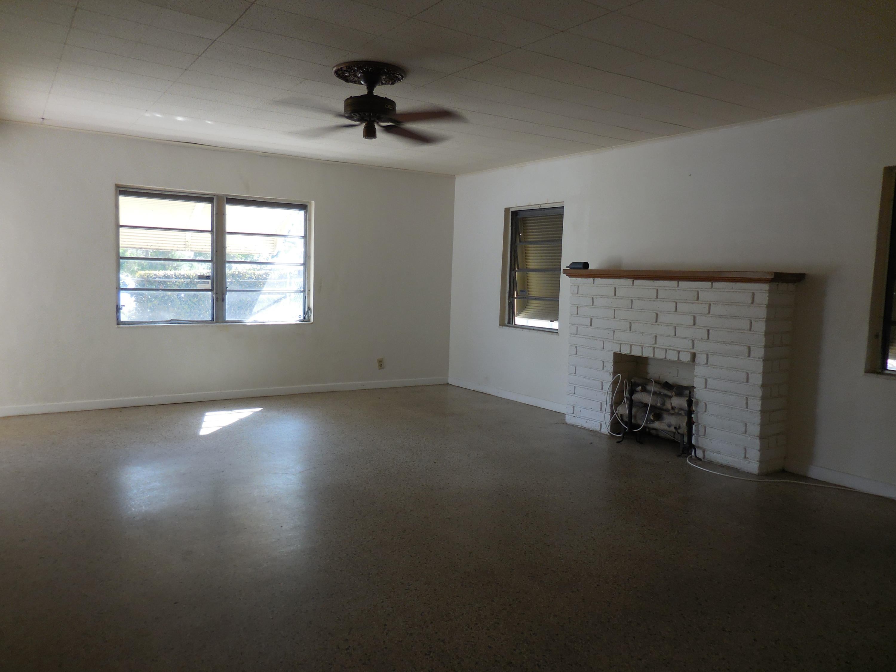 1155 Peak Road Lake Worth, FL 33462 - Photo 4 of 28 2017-02-19 15.58.09