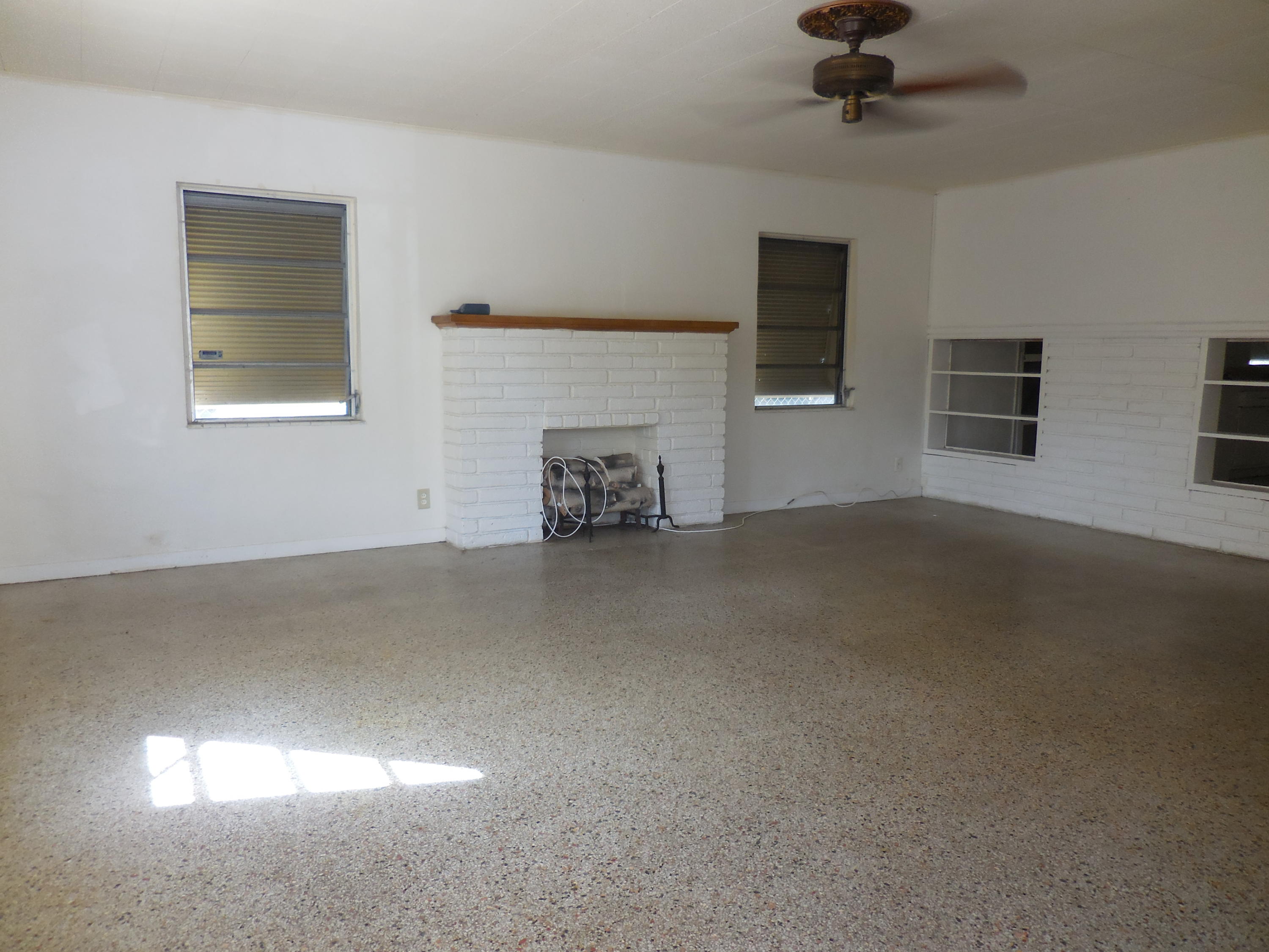 1155 Peak Road Lake Worth, FL 33462 - Photo 5 of 28 2017-02-19 15.56.58