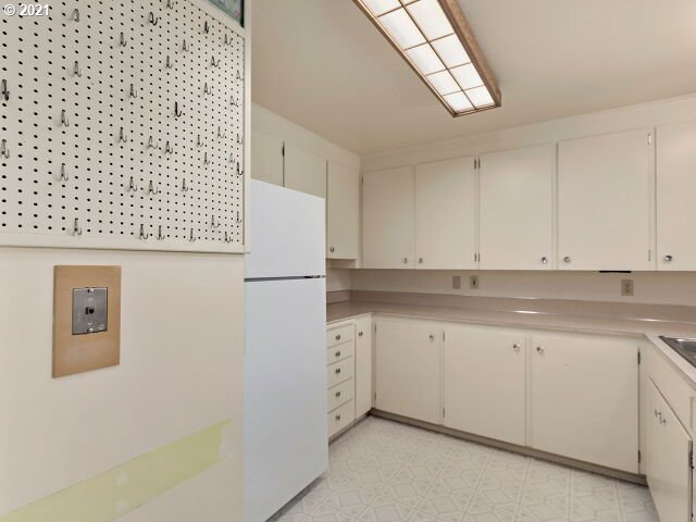 1686 Umpqua Road Woodburn, OR 97071 - Photo 6 of 17 Kitchen