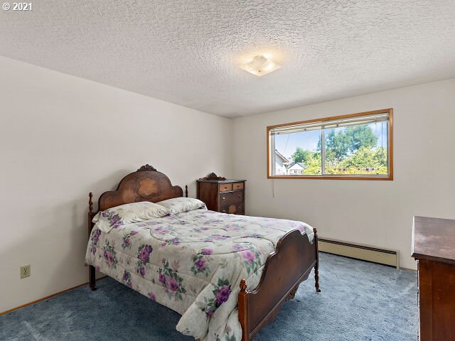 1686 Umpqua Road Woodburn, OR 97071 - Photo 8 of 17 Bedroom, Primary