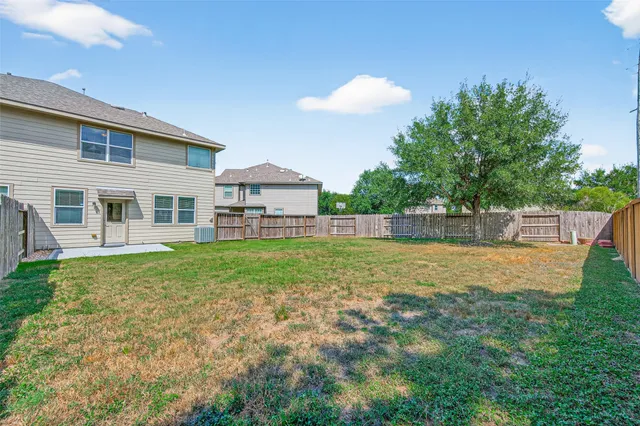 a view of a house with a backyard