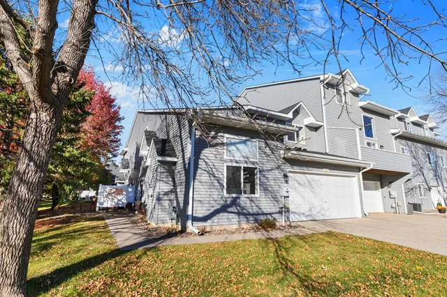 $280,000 | 700 Kingfisher Lane, Unit F, Woodbury, MN 55125