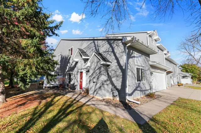 $280,000 | 700 Kingfisher Lane, Unit F, Woodbury, MN 55125