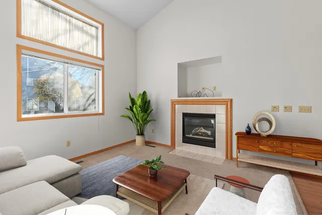 $280,000 | 700 Kingfisher Lane, Unit F, Woodbury, MN 55125