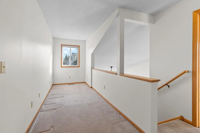 $280,000 | 700 Kingfisher Lane, Unit F, Woodbury, MN 55125