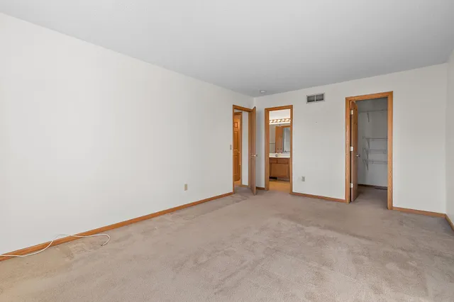 $280,000 | 700 Kingfisher Lane, Unit F, Woodbury, MN 55125