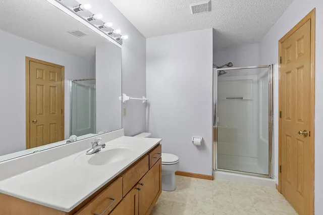 $280,000 | 700 Kingfisher Lane, Unit F, Woodbury, MN 55125