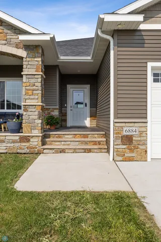 $675,000 | 6884 21st Street South, Fargo, ND 58104