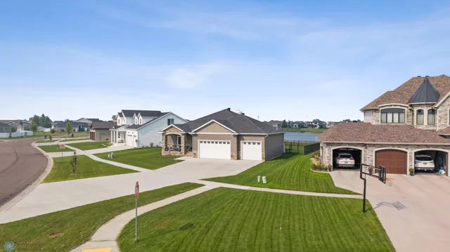 $675,000 | 6884 21st Street South, Fargo, ND 58104