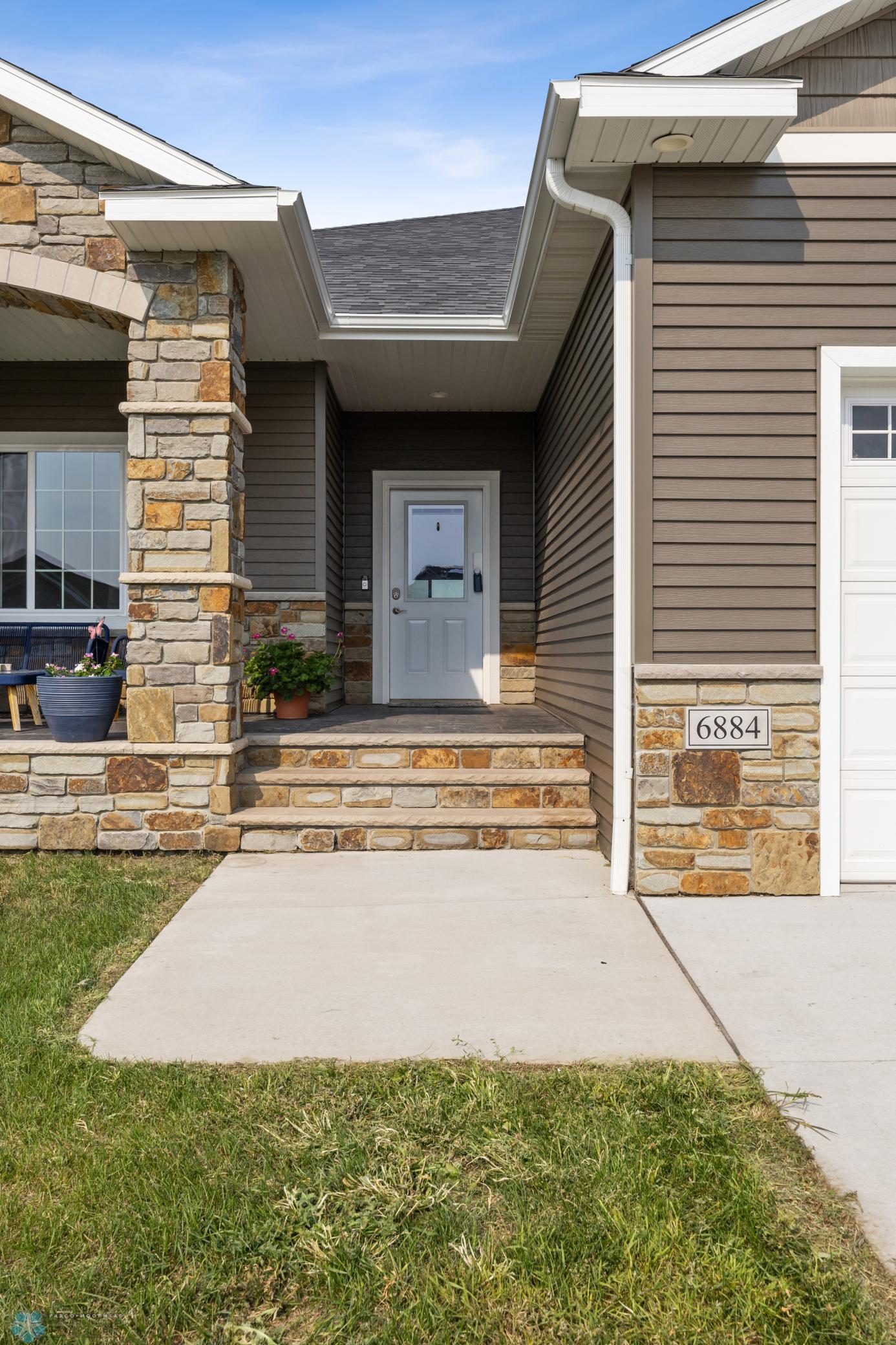 6884 21st Street South Fargo, ND 58104 - Photo 4 of 51