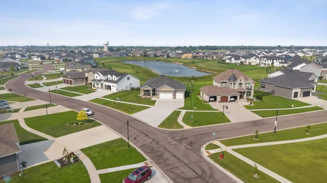 $675,000 | 6884 21st Street South, Fargo, ND 58104