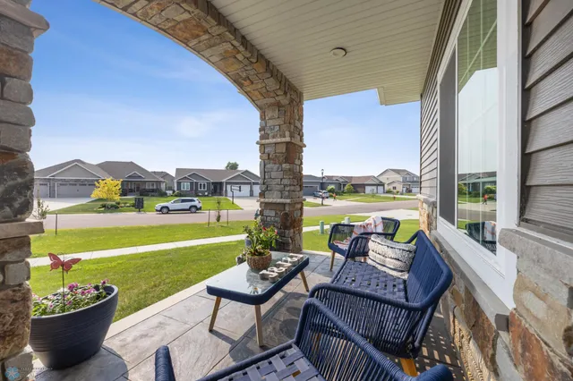 $675,000 | 6884 21st Street South, Fargo, ND 58104