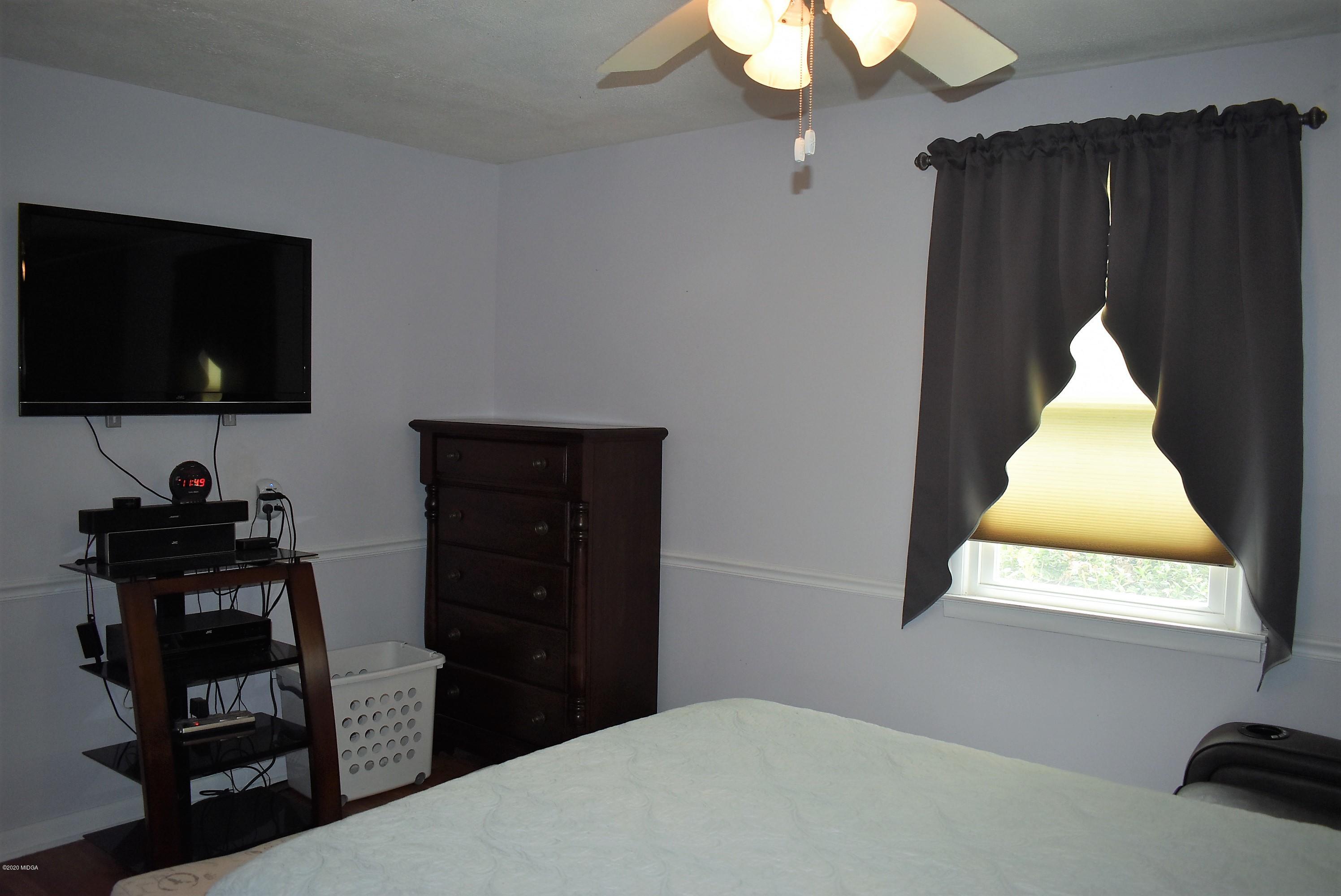 4825 Brookhaven Road Macon, GA 31206 - Photo 22 of 30 a room with a chair and a flat screen tv