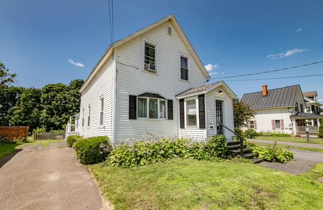 $184,900 | 51 High Street, Houlton, ME 04730
