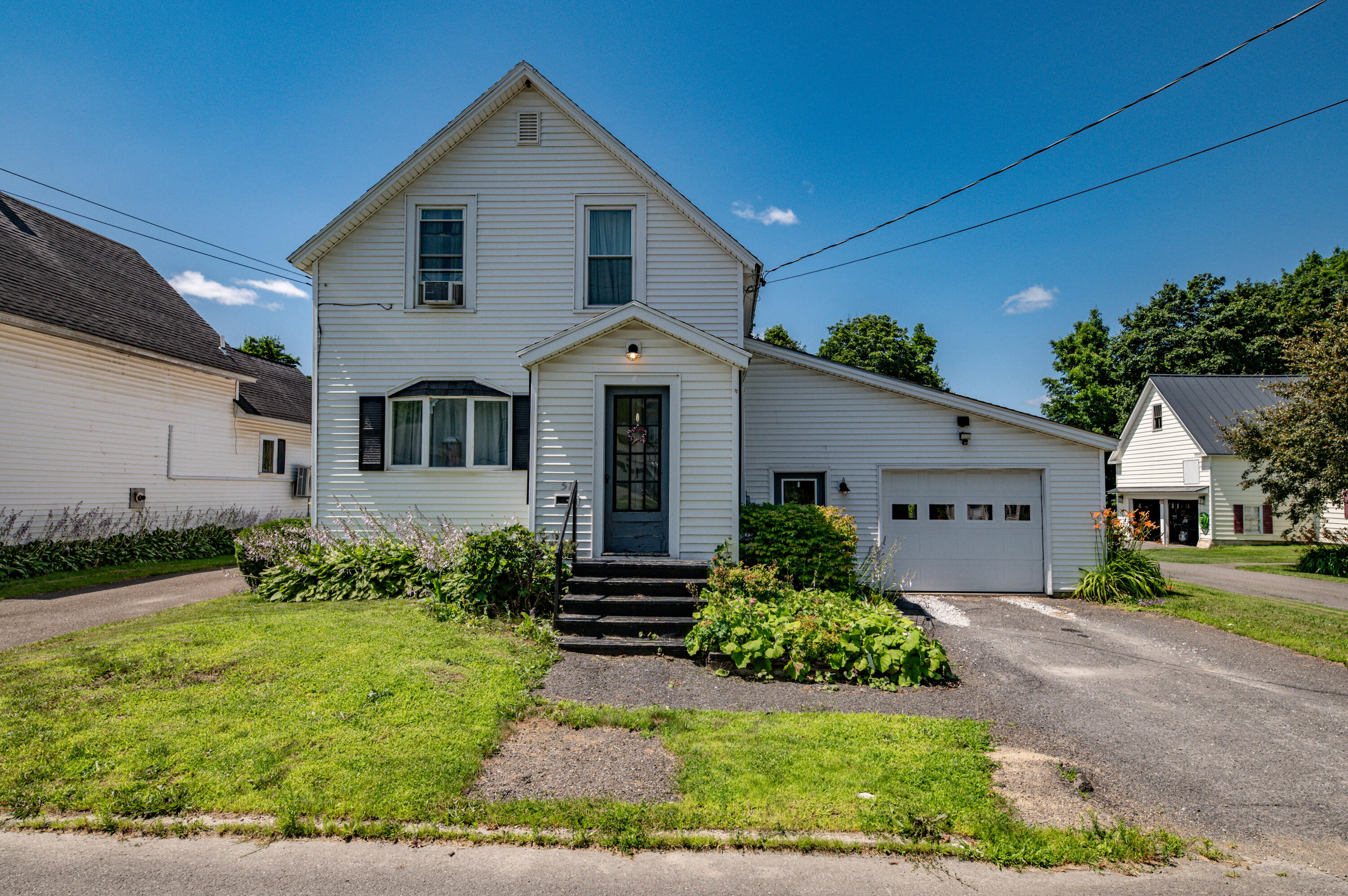 51 High Street Houlton, ME 04730 - Photo 3 of 49 Exterior3