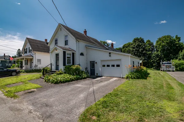 $182,400 | 51 High Street, Houlton, ME 04730