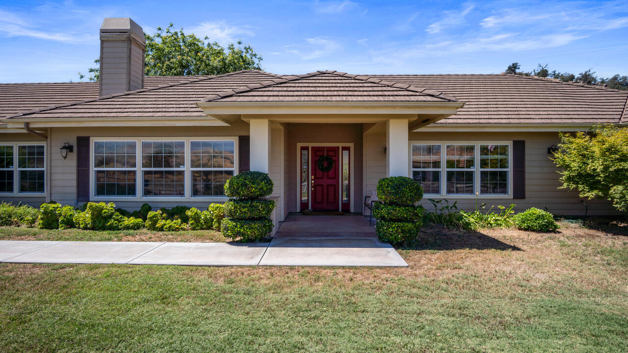 16657 Thomas Drive Springville, CA 93265 - Photo 3 of 37 front view of a house with a yard
