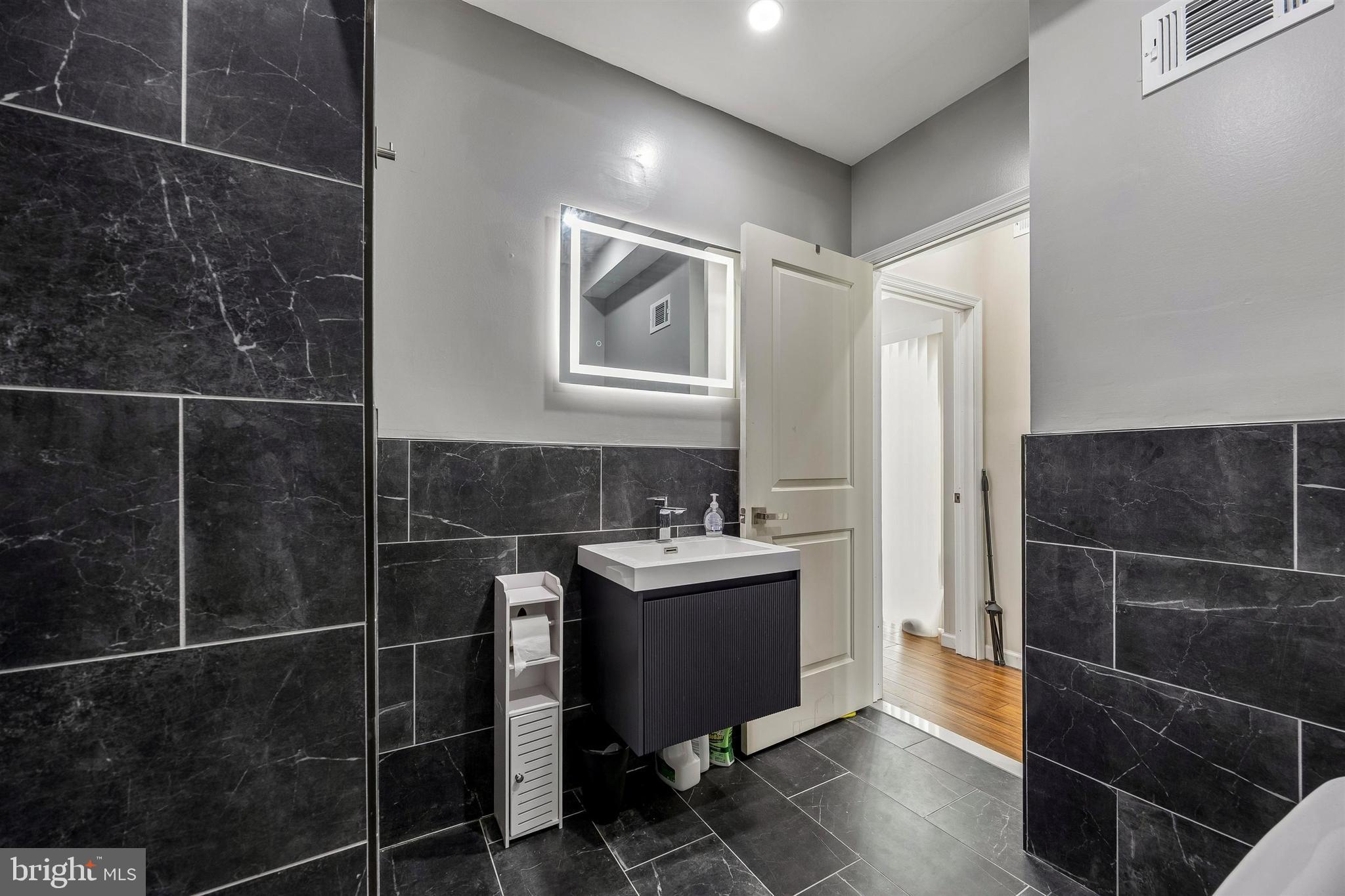 217 Grape Street Philadelphia, PA 19128 - Photo 20 of 27 a bathroom with a sink toilet and shower