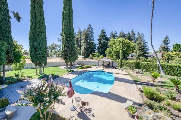 $1,299,000 | 541 North De Wolf Avenue, Fresno, CA 93737