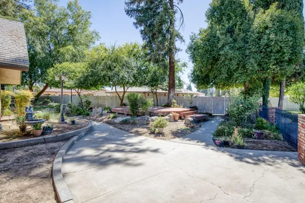 $1,299,000 | 541 North De Wolf Avenue, Fresno, CA 93737