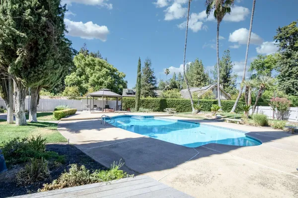 $1,299,000 | 541 North De Wolf Avenue, Fresno, CA 93737