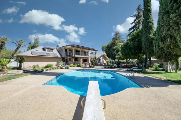 $1,299,000 | 541 North De Wolf Avenue, Fresno, CA 93737