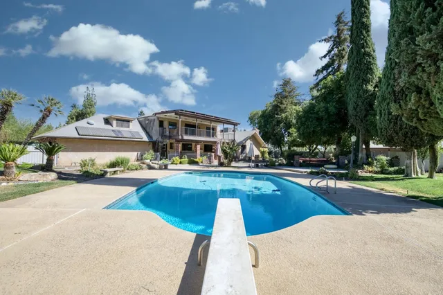 $1,299,000 | 541 North De Wolf Avenue, Fresno, CA 93737