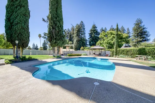 $1,299,000 | 541 North De Wolf Avenue, Fresno, CA 93737