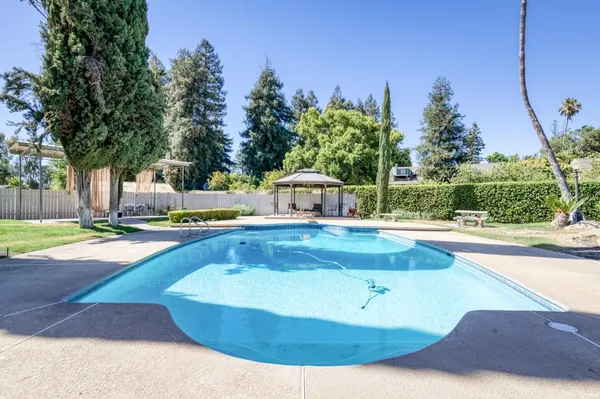 $1,299,000 | 541 North De Wolf Avenue, Fresno, CA 93737