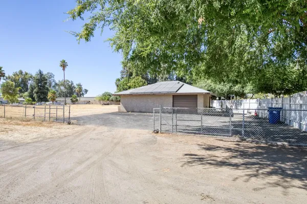 $1,299,000 | 541 North De Wolf Avenue, Fresno, CA 93737