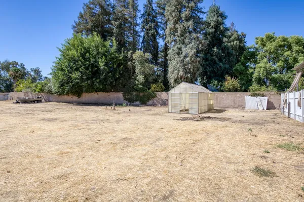 $1,299,000 | 541 North De Wolf Avenue, Fresno, CA 93737