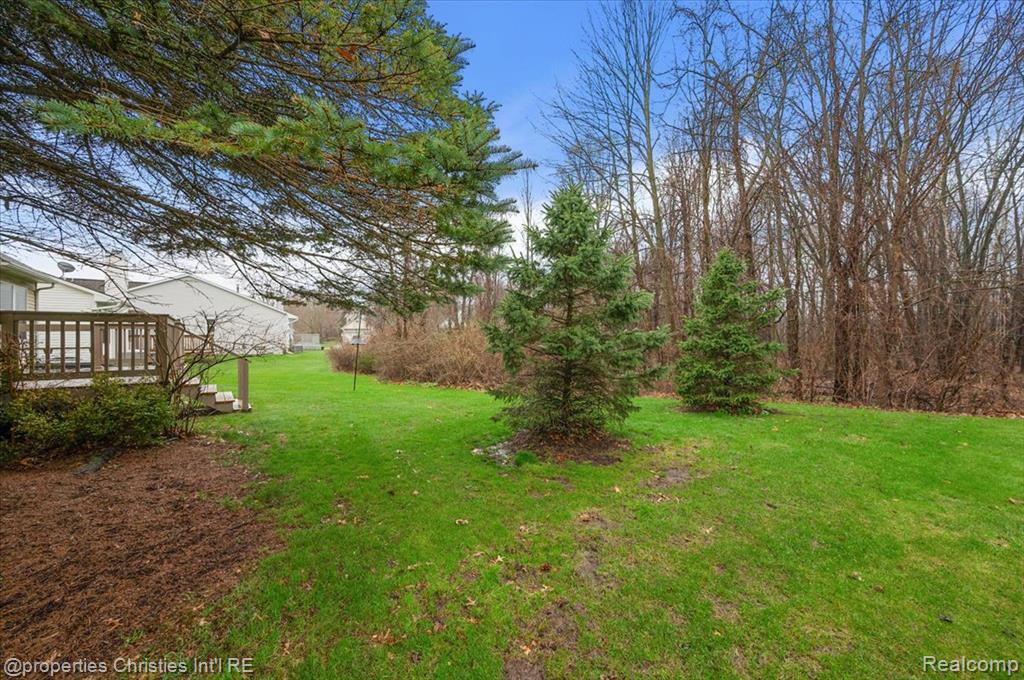 955 Rikki Ann Wixom, MI 48393 - Photo 9 of 54 Gallery Image 9