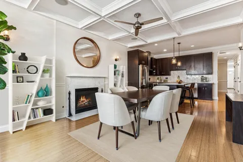 $799,000 | 1329 West Walton Street, Unit 1, Chicago, IL 60642