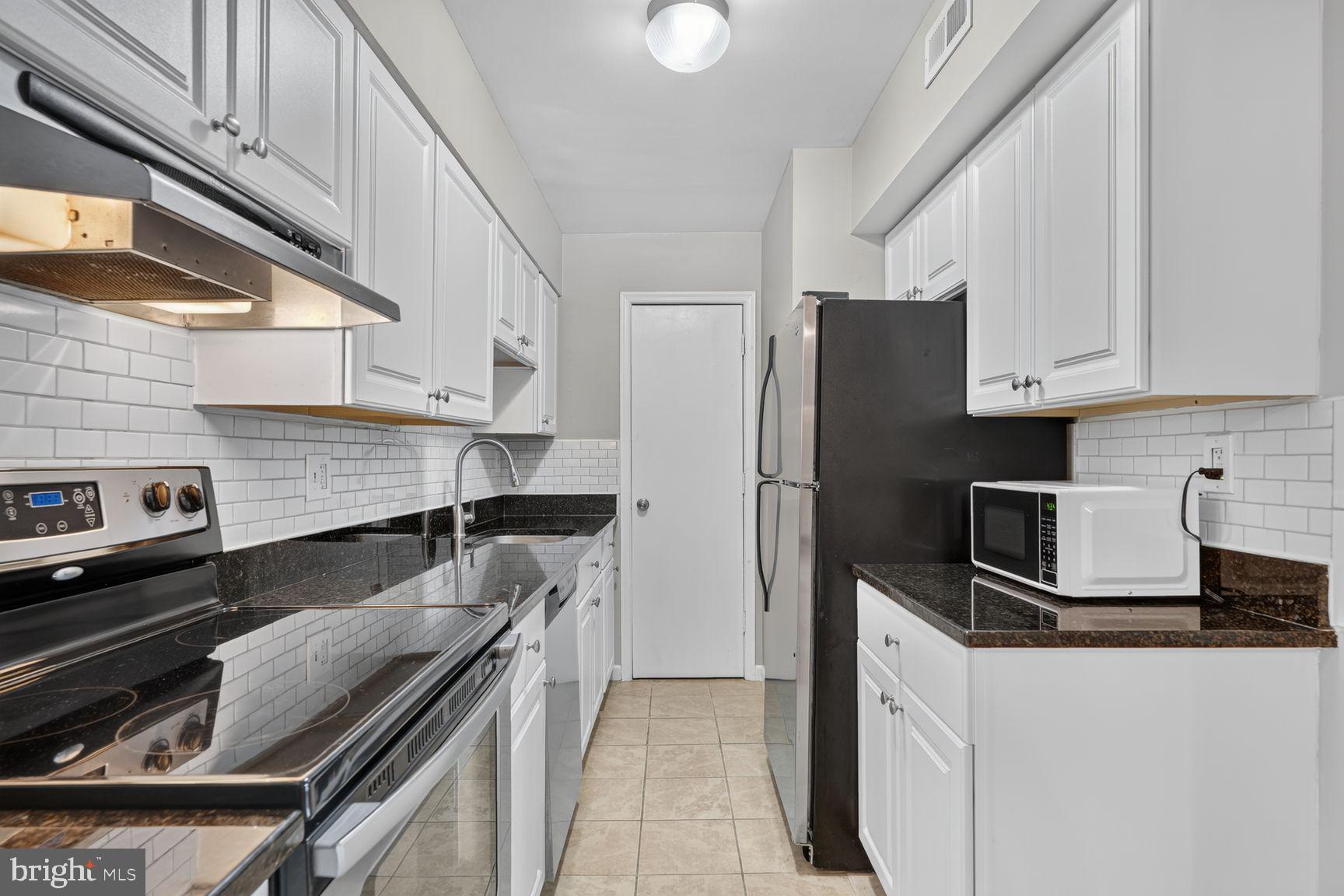8358 K Dunham Court, Unit 627 Springfield, VA 22152 - Photo 7 of 15 Kitchen