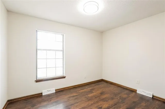 $1,980 | 1501 North Aztec Avenue, Independence, MO 64056